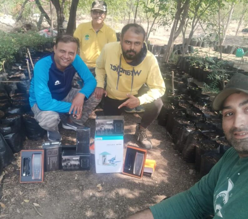 Alok Dabi Ji and Varun Dixit Ji gifted a set of Trail cameras, Bird feeder